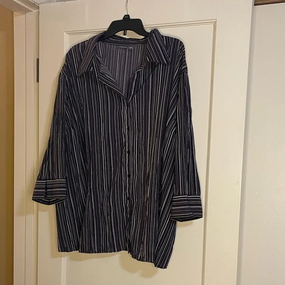 Womens 3X apt 9 button up top.  3/4 sleeve. Purple pin stripes. Good condition - Picture 2 of 4